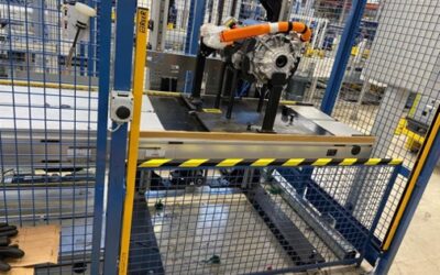 Linea tapparella a ricircolo verticale composta da pallet e stazioni sollevamento per lavorazione su motore elettrico