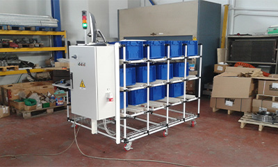 Postazione picking elettronico con cassettiere e PC integrato